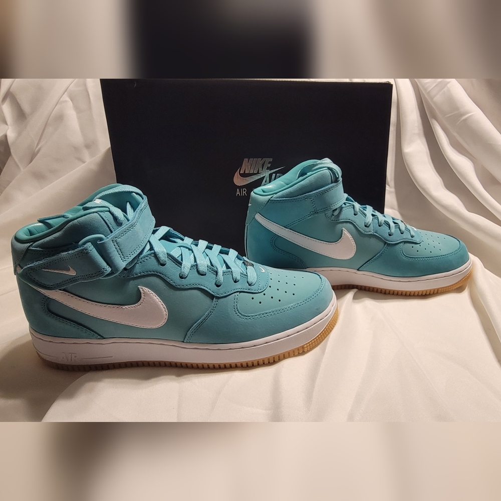 Nike Air Force 1 Mid Premium